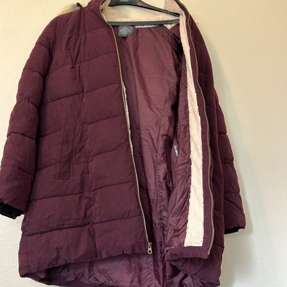 St.John’s Bay burgundy zip down parka with detachable hood 2X two front pockets - Picture 10 of 10
